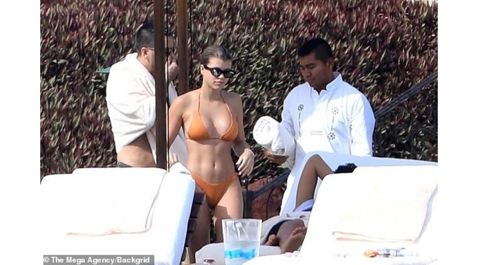 ermeni-model-ve-onun-eri-ile-kurorta-yollandi