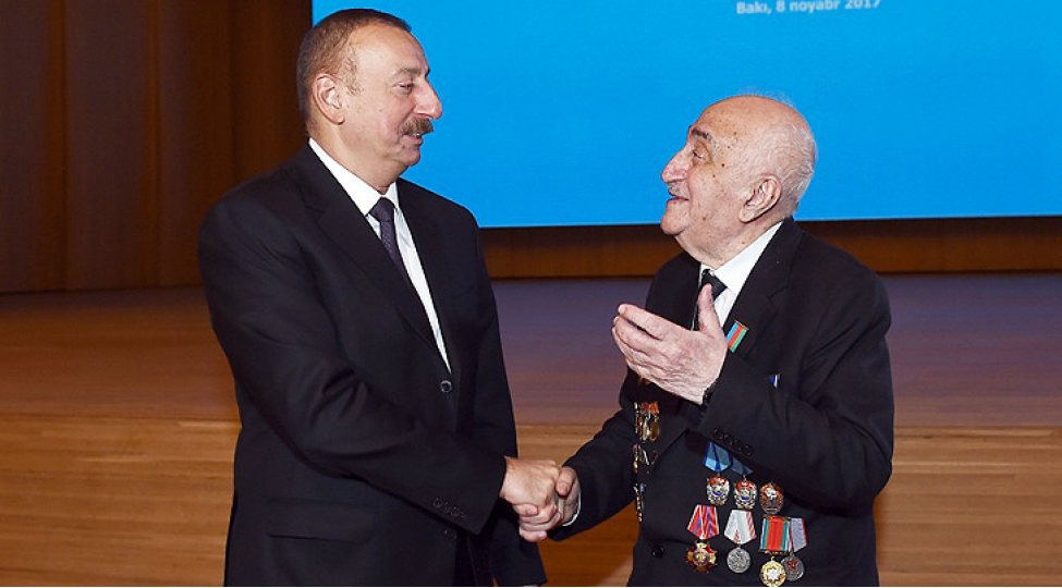 89-yashiniz-mubarek-ey-dunyanin-xoshbexti-xoshbext-muellim