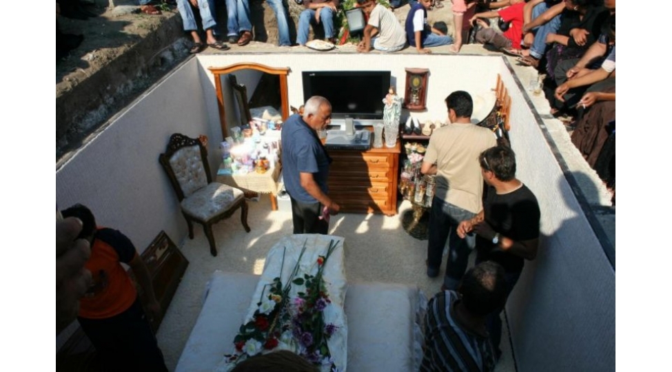 qarachi-baronlarinin-defn-merasimi