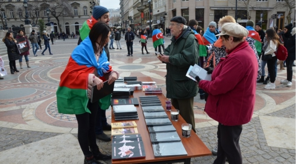 xocali-soyqirimi-qurbanlarinin-xatiresi-budapeshtde-de-anilib