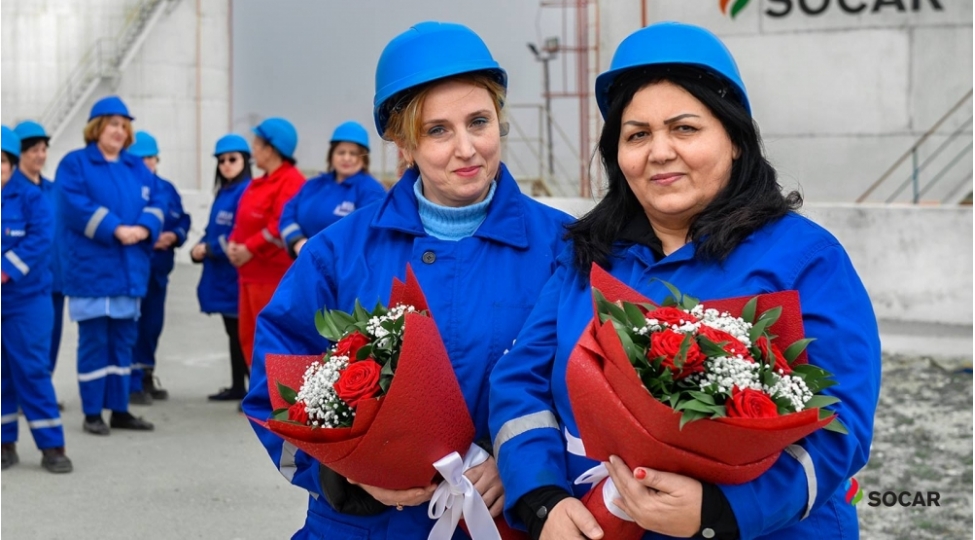 socar-prezidenti-rovneq-abdullayev-neftchi-qadinlari-tebrik-edib