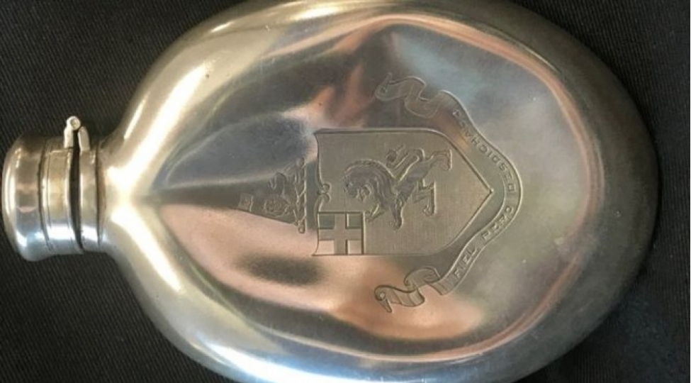 titanik-gemisinde-tapilan-konyak-qabi-herraca-chixarilib