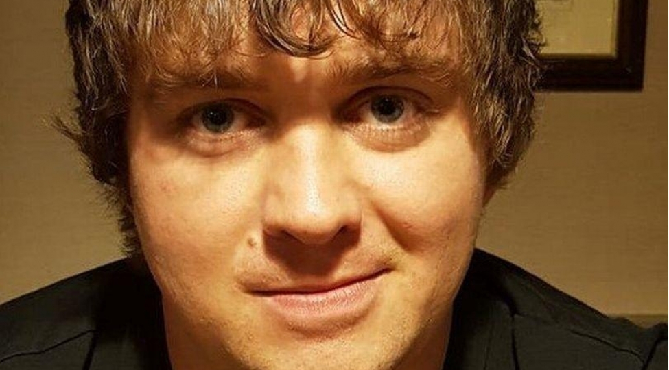 26-yashli-oglan-zarafat-ederken-oldu-foto