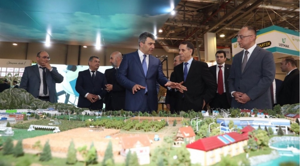 novruz-memmedov-sergilerle-tanish-olub