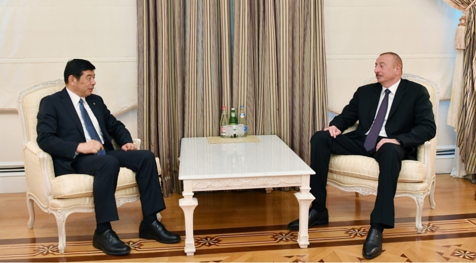 prezident-bash-katibi-qebul-edib