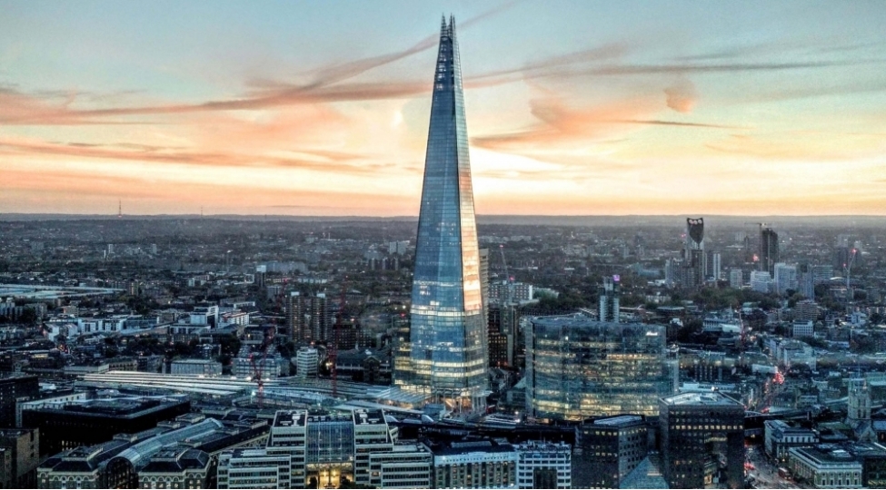 londondaki-310-metrlik-shard-goydelenine-alpinist-qalxib