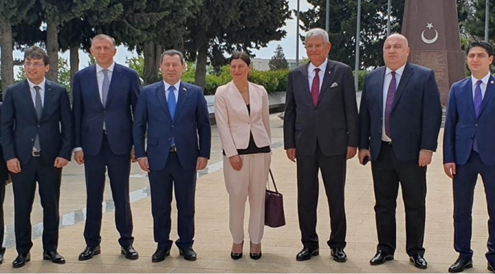 gurcustan-parlamenti-uzvlerinin-azerbaycana-seferi-bashlayib
