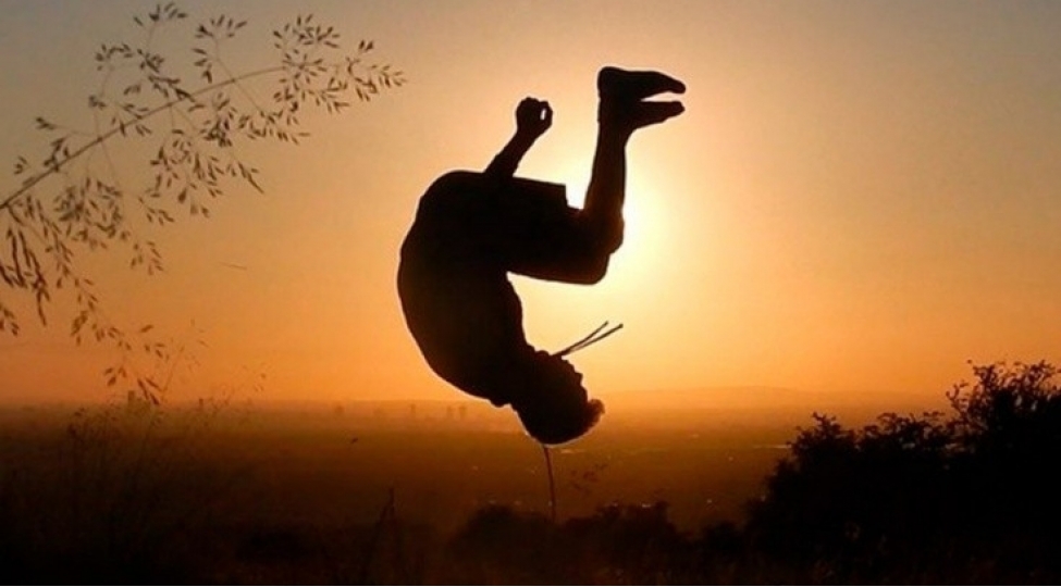 13-yashli-breykdanschi-penaltini-qeyri-adi-formada-yerine-yetirib-video