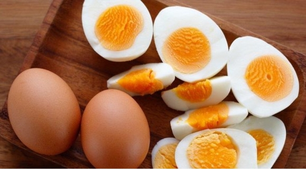niye-yumurtanin-sarisi-bezen-yashila-chevrilir