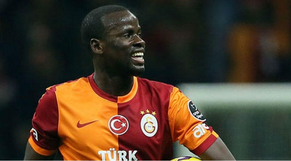 qalatasarayin-kechmish-futbolchusu-baki-toylarinda-mugennilik-edir-video