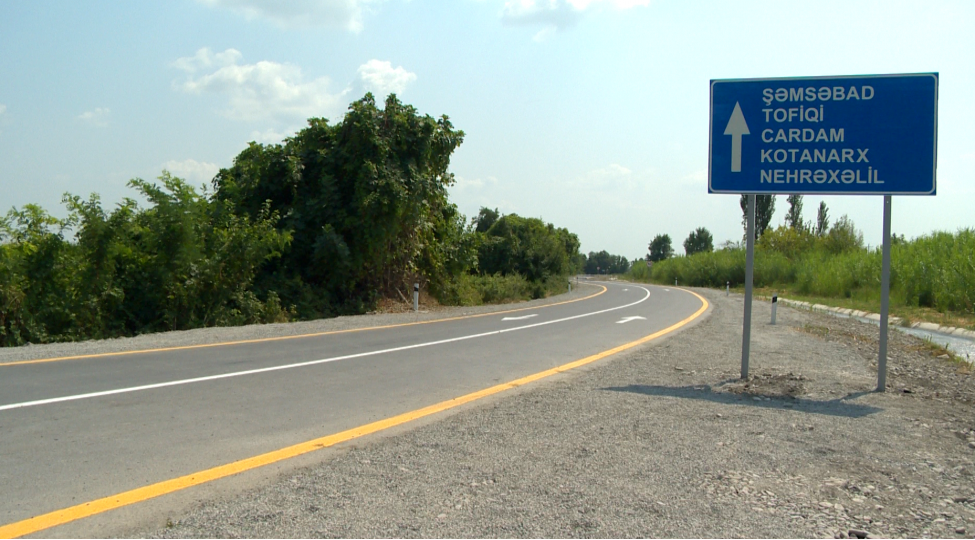 agdashda-2-avtomobil-yolu-yeniden-qurulub-foto