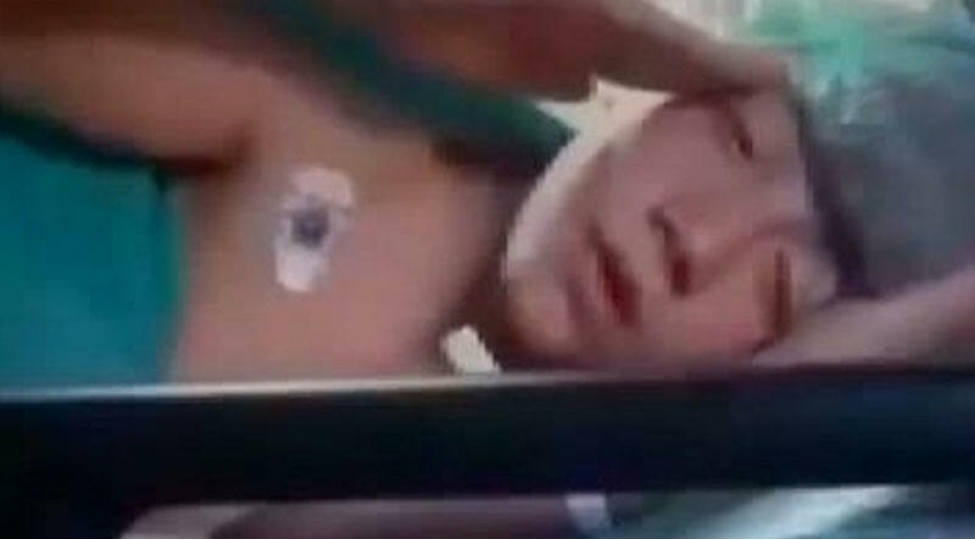 narkozun-tesirinden-shehid-oldugunu-dushunen-gencin-sayiqladigi-anlar-rekord-qirir-video