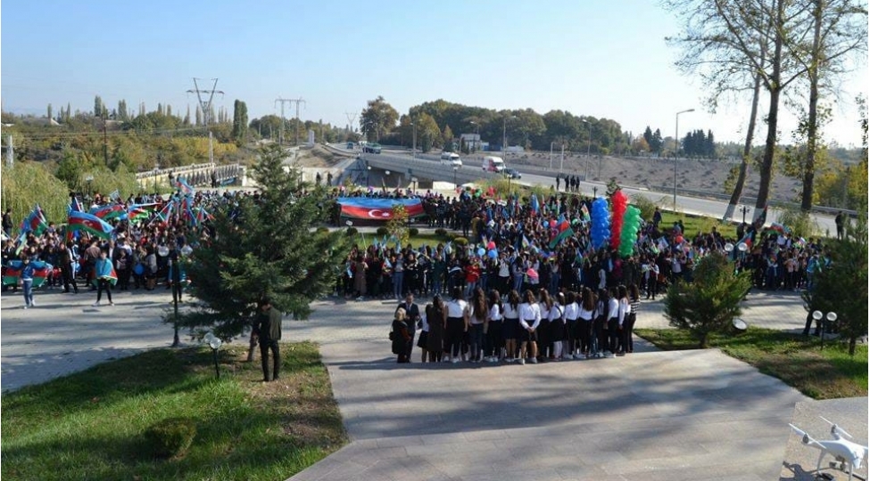 agdashda-bayraq-gunu-munasibetile-yurush-kechirildi-foto