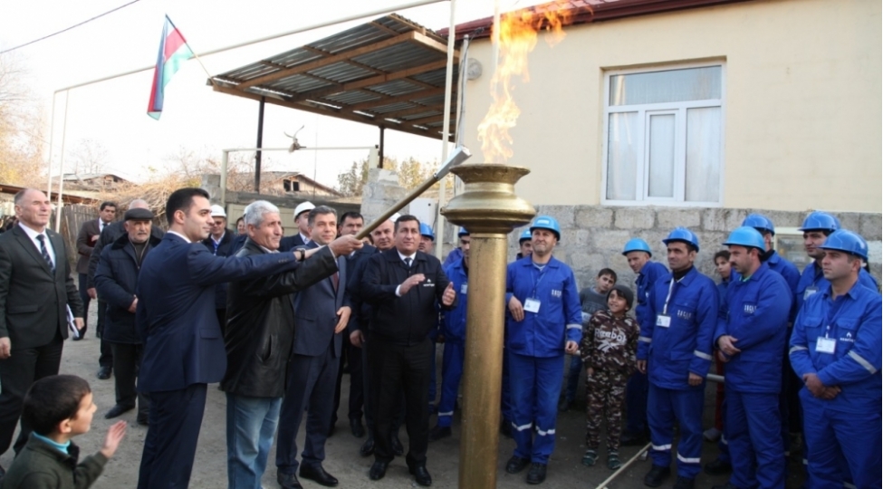 yevlaxin-meyveli-qesebesinde-118-ferdi-yashayish-evi-qazlashdirilib