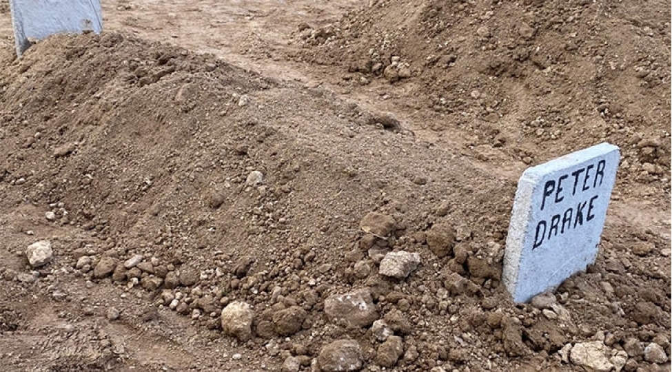 cenazeler-qarishdi-nazirin-dayisi