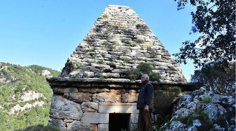 illerdir-turbe-bilinirdi-foto