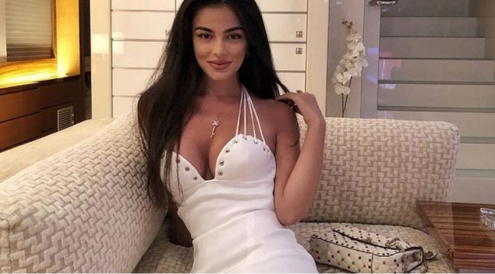 azerbaycanli-model-dolce-gabbanani-ittiham-edir-foto