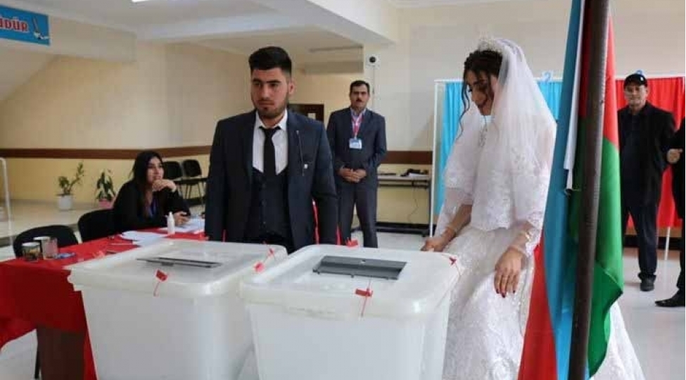 bey-ve-gelin-ses-verdi-foto