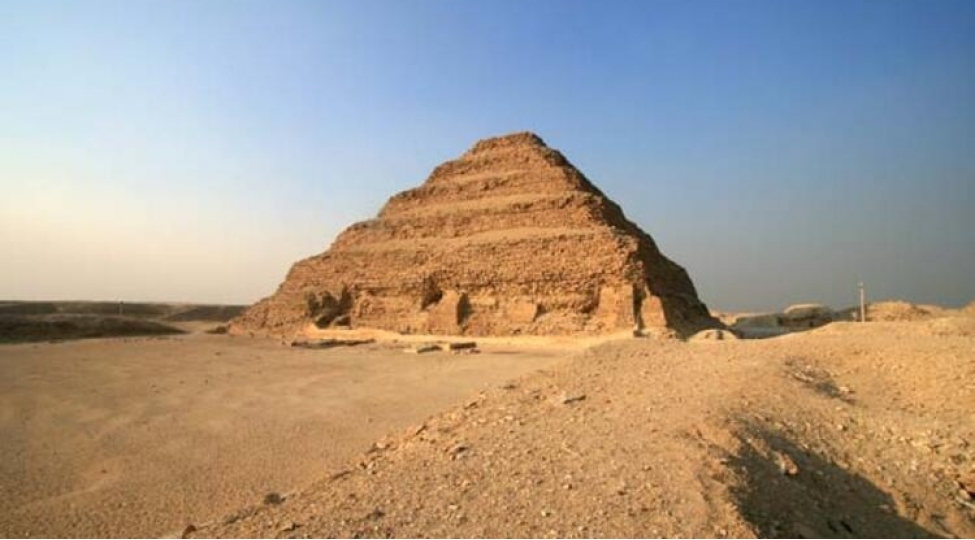 4700-illik-zoser-piramidasi-ziyaretchilerini-qebul-edecek-foto