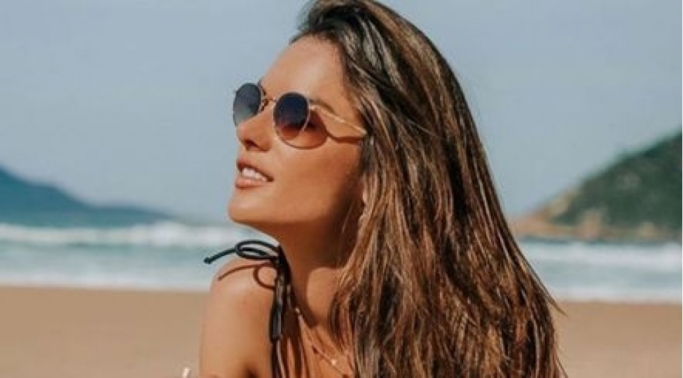 braziliyali-modeli-bikinide-shekiller-paylashdi-foto