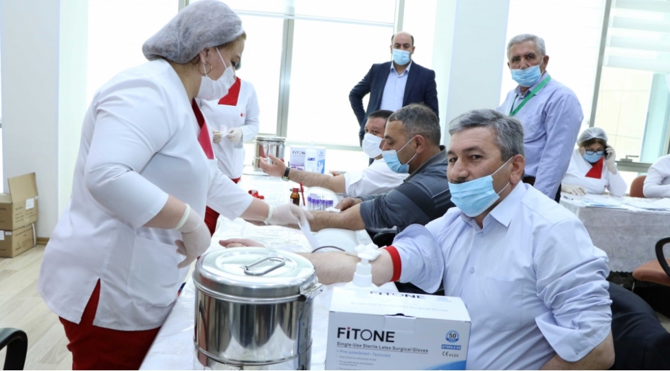 azerbaycan-neftchileri-qanverme-aksiyasina-qoshulublar-foto