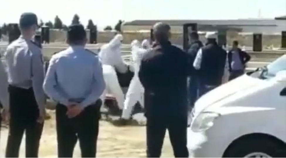 azerbaycanda-koronavirusdan-olenleri-bele-defn-edirler-video