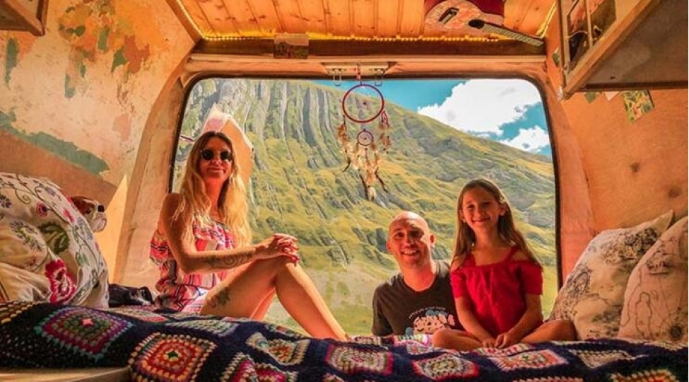 dunya-turuna-chixan-turk-ailesinin-serguzeshtleri-foto