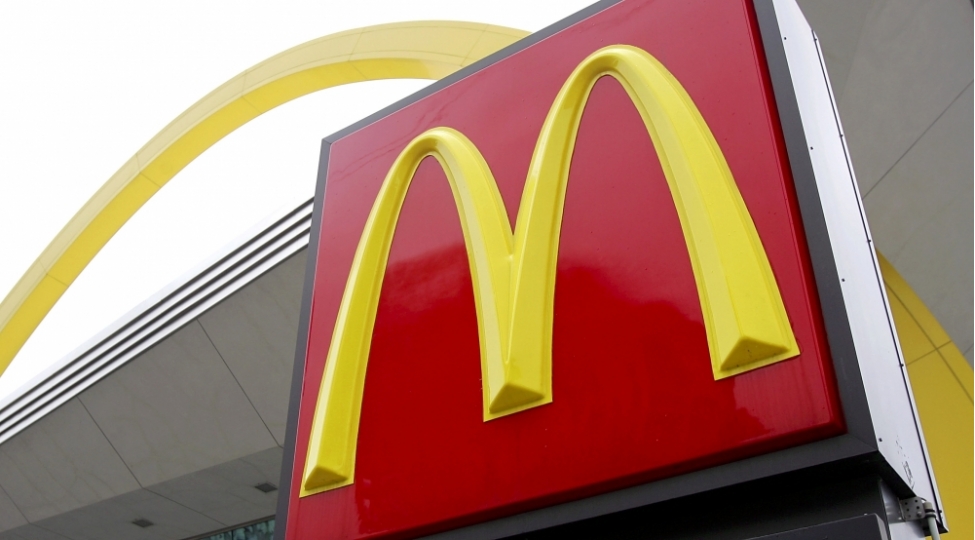mcdonalds-loqosu-niye-sarive-qirmizi-renglerden-ibaretdir