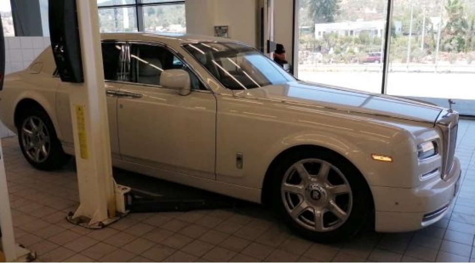 ish-adaminin-6-milyonluq-mashinini-sichanlar-yedi