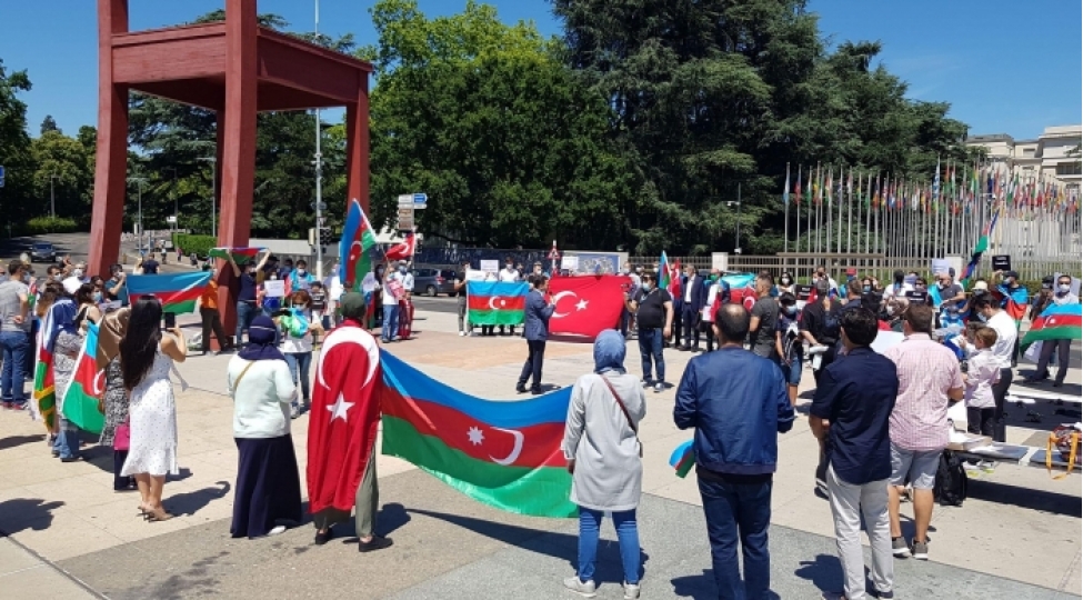 azerbaycanlilar-bmt-nin-qerargahi-qarshisinda-aksiya-kechirdi