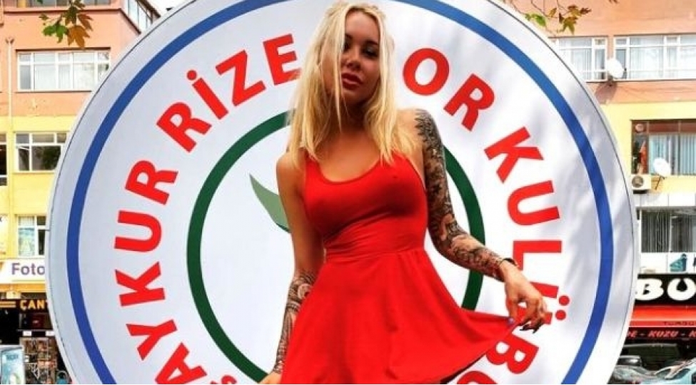 super-liqanin-gelini-irina-moroziukqarpiz-dilimleri-ile-foto