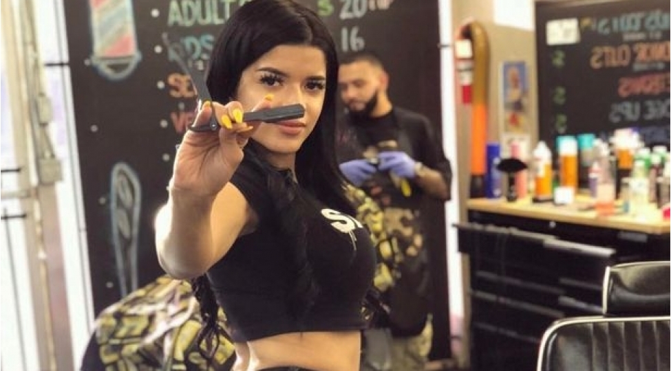 sach-ustasinin-fotosuna-senin-gozelliyin-her-sheye-deyer-foto