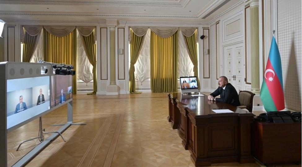 prezident-ilham-eliyev-videoformatda-mushavire-kechirib-video
