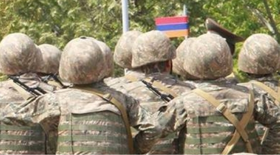 ermenistan-ordusunun-iki-herbchisi-ogurluga-gore-hebs-olunub