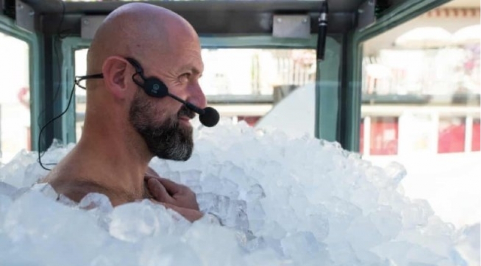 avstriyali-buzla-dolu-kabinede-qalaraq-dunya-rekorduna-imza-atib