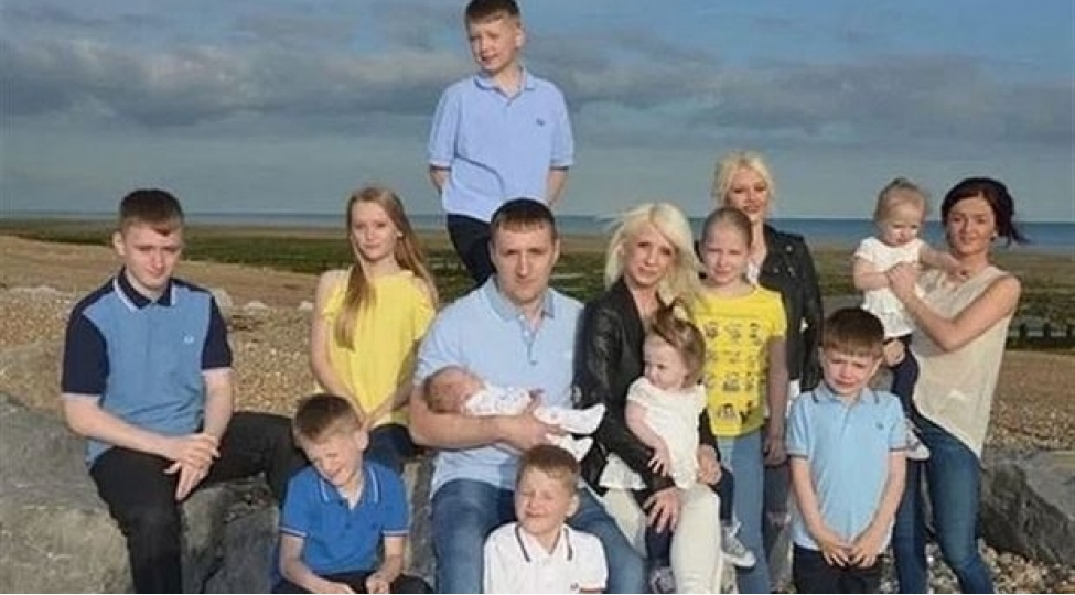 13-ushagi-olan-shou-ulduzu-intihar-etdi-foto