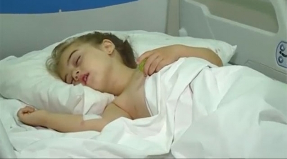 valideynlerini-ve-bacisini-itiren-3-yashli-xedice-video