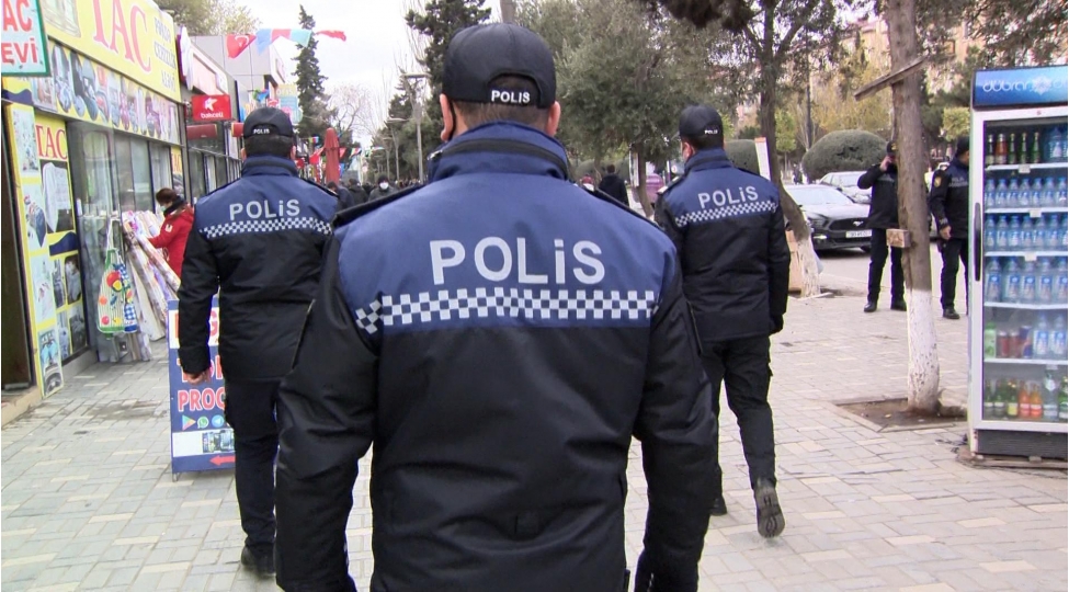 sumqayitda-reyd-kechirilib-maska-taxmayanlar-cerimelenib