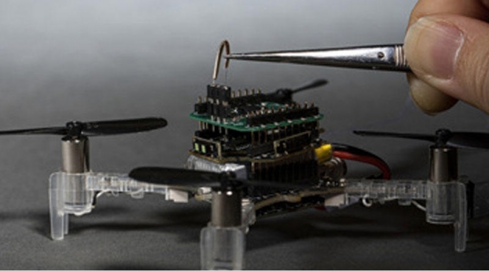 kiborq-dron-hesherat-antenlerinden-istifade-ederek-havada-hereket-edecek