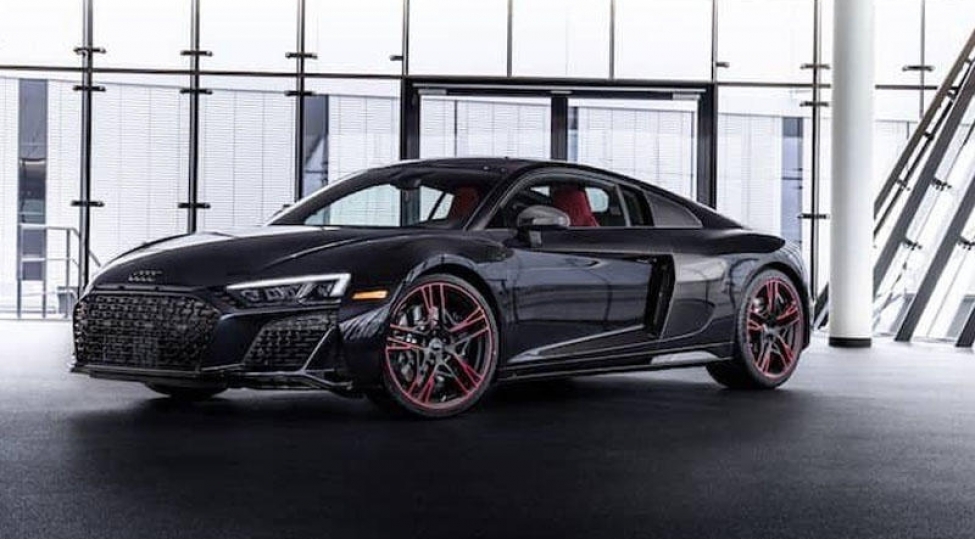 audi-r8-kupesini-unikal-renge-boyayib
