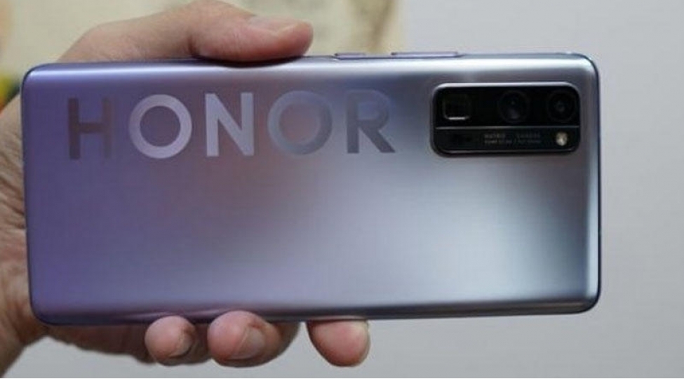 meshhur-shirket-onlayn-magazasini-achir