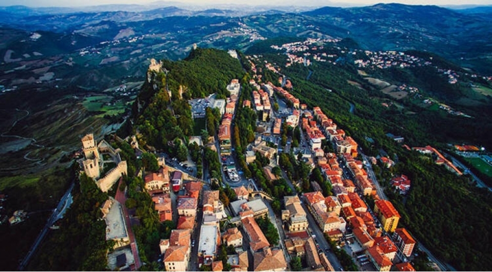 bu-olkede-yashayan-her-kes-teqaudchudur-foto