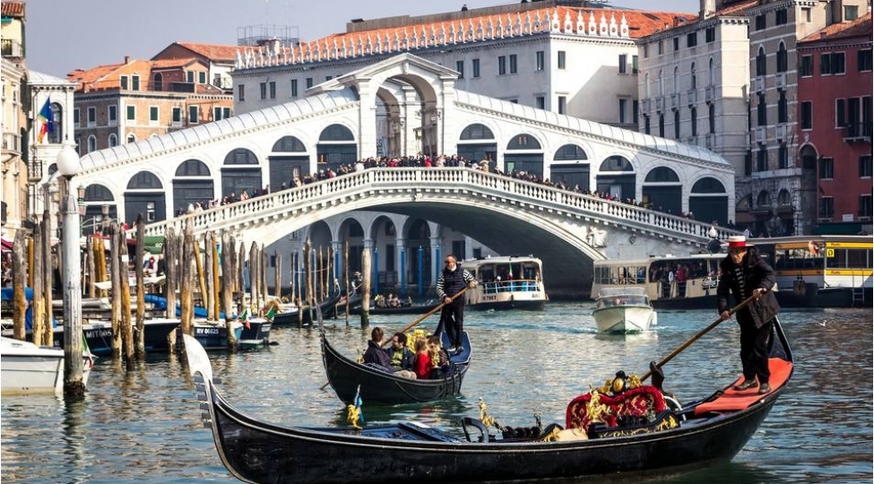 duyanin-en-mehshur-tagli-korpuleri