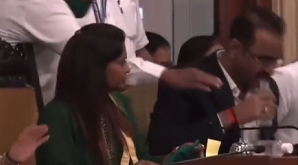 memur-dezinfeksiyaedici-mehlulu-su-zenn-etdi