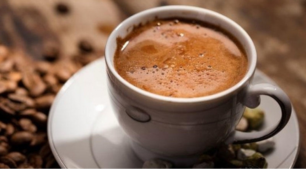 gun-erzinde-2-stekan-qehve-ichmek-inanilmaz-fayda