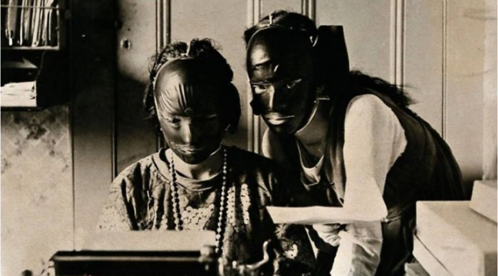 gozellik-xatirine-qadinlar-kechmishde-neler-edirmishler-foto