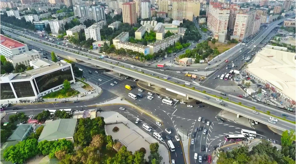 metronun-20-yanvar-stansiyasi-etrafindaki-sixliga-qanunsuz-dashimalar-sherait-yaradir