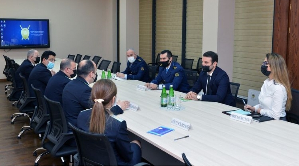bash-prokurorun-muavini-dovlet-vergi-xidmetinin-tedris-merkezinin-reisi-ile-gorushub-foto