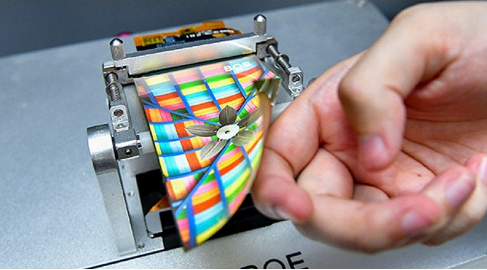 her-iki-istiqametde-qatlana-bilen-displey