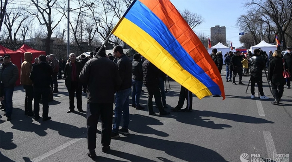 ermenistanin-ehtiyatda-olan-zabitleri-pashinyana-qarshidir
